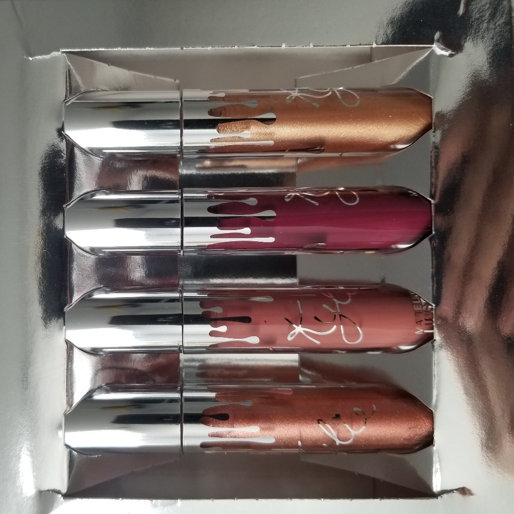 Kylie Cosmetics- Holiday Bundle